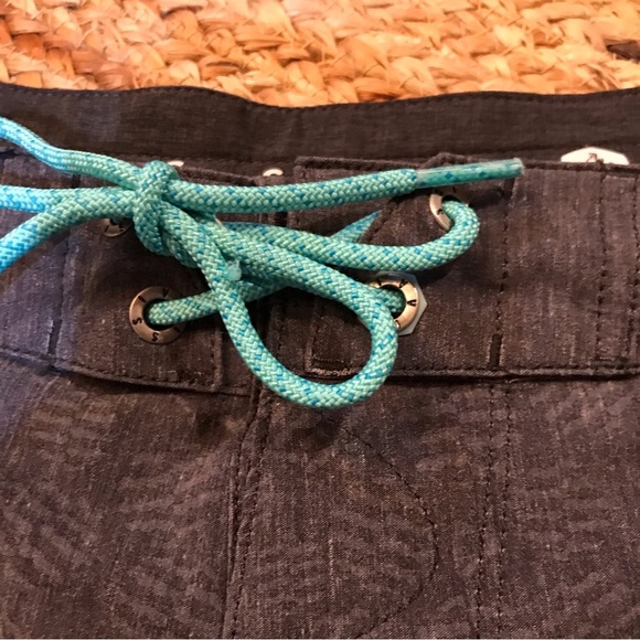 🌊VISSLA Board Shorts/Swim Trunks - Picture 3 of 11